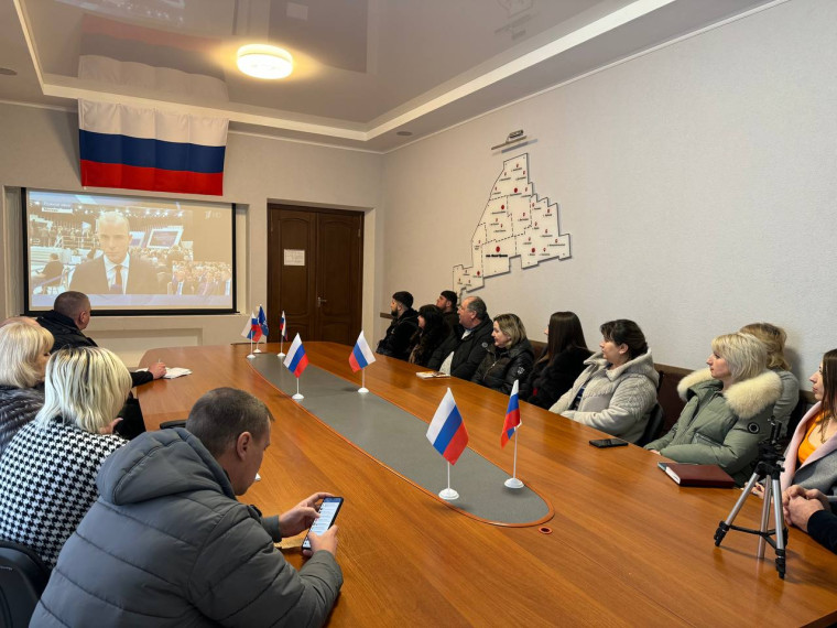 Жители Нижнесерогозского муниципального округа принимают участие в выступлении Президента РФ Путина В.В. с посланием к Федеральному собранию. Жители Нижнесерогозского муниципального округа принимают участие в выступлении Президента РФ Путина В.В. с посланием к Федеральному собранию.